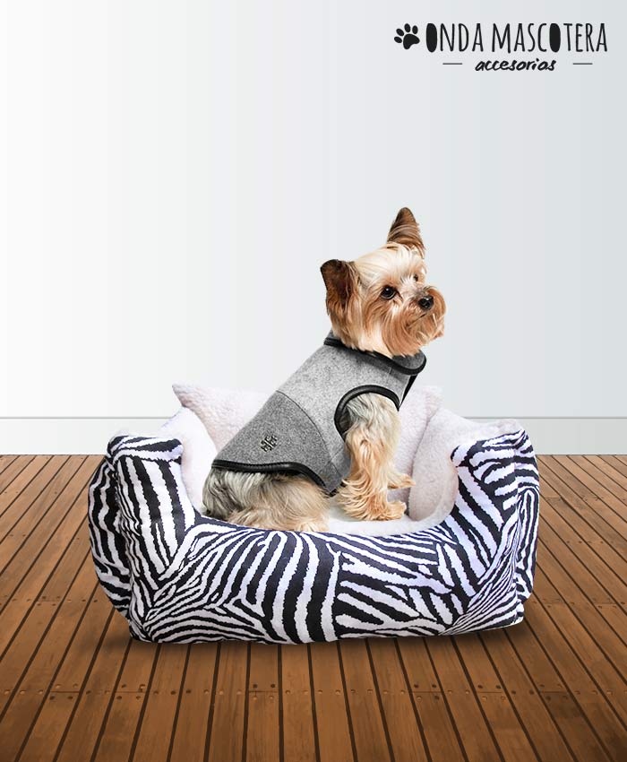 Yorkie en Cama sillon reversible cebra con corderito abrigada invierno Onda Mascotera para perros grandes medianos y chicos